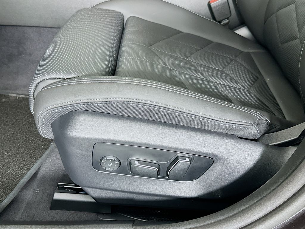 2024 BMW 5 Series 530i 21