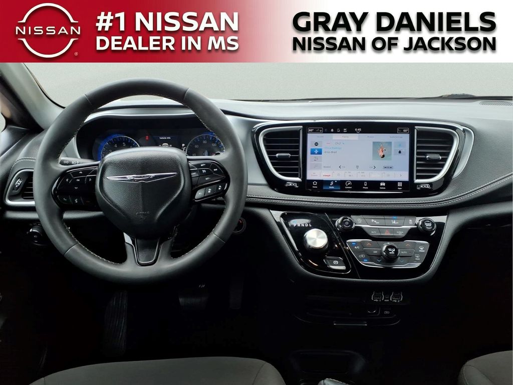 Used 2022 Chrysler Pacifica Van