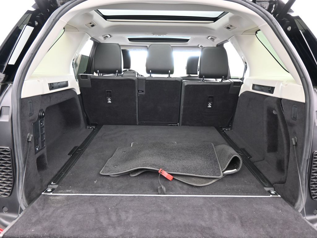 Used 2020 Black Land Rover SE image 34