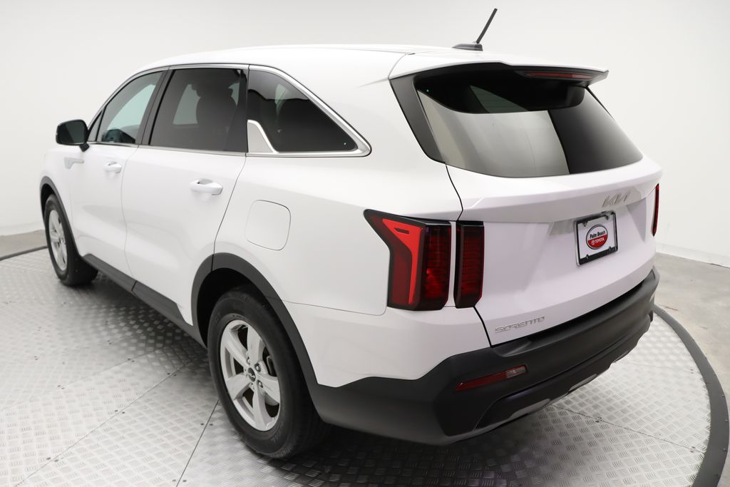 Thumbnail: 2023 Kia Sorento - 11