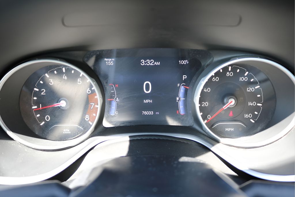 Used 2021 Gray Jeep Latitude image 27