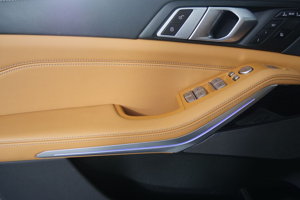 2025 BMW X7 xDrive40i 9