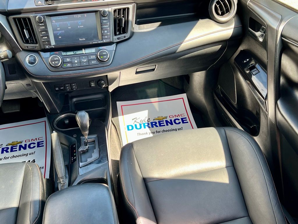 2018 Toyota RAV4 SE photo