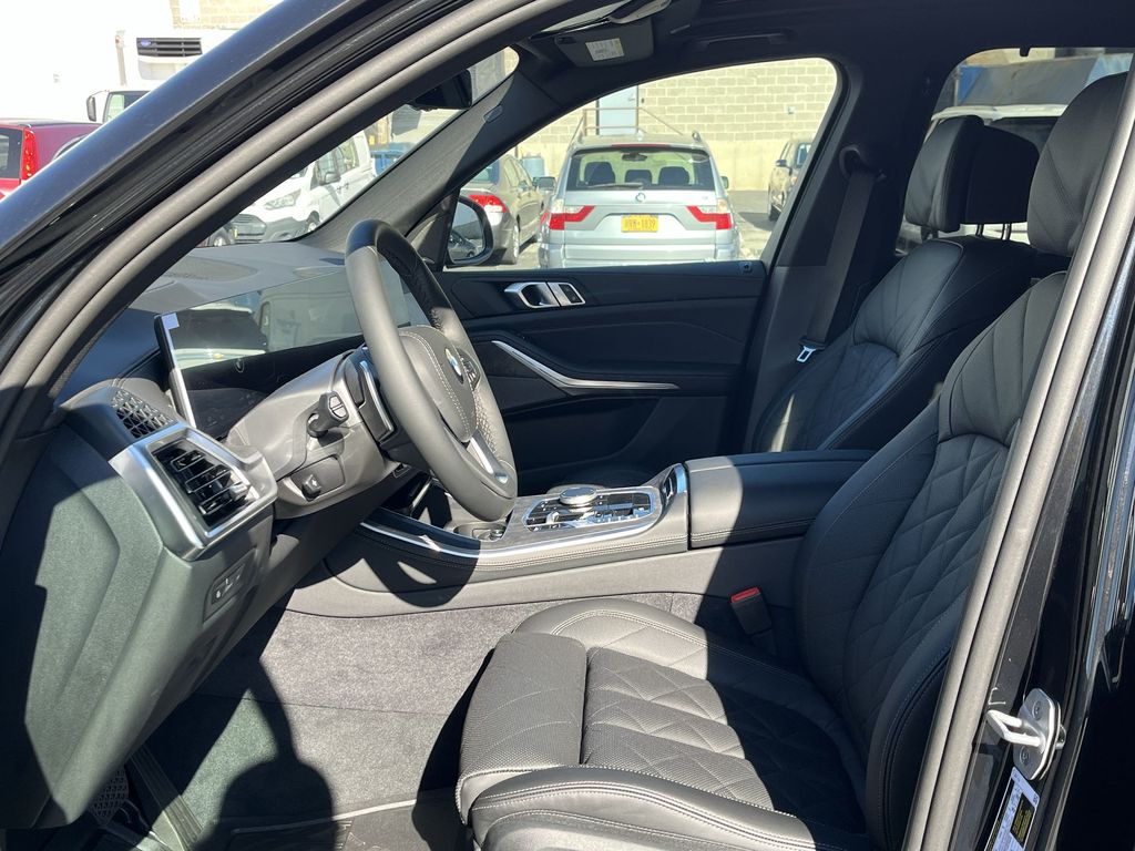 Thumbnail: 2026 BMW X5 - 11