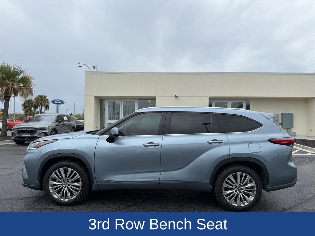 2023 Toyota Highlander Hybrid Platinum