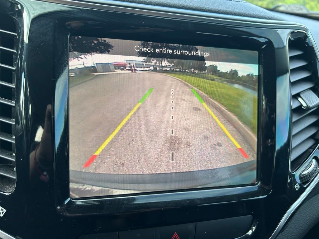Thumbnail: 2019 Jeep Cherokee - 26