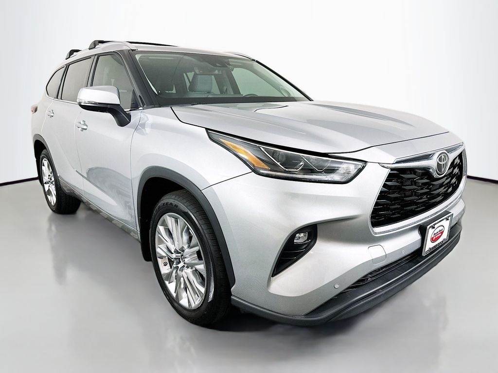 Thumbnail: 2023 Toyota Highlander - 3