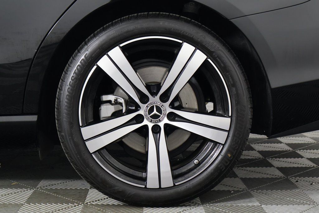 Thumbnail: 2025 Mercedes-Benz C-Class - 16