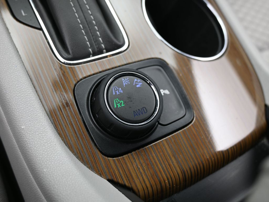 Used 2019 Summit White GMC SLE-2 image 24