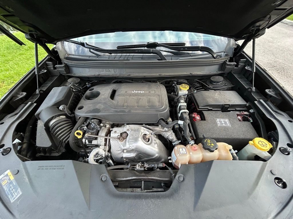 Thumbnail: 2019 Jeep Cherokee - 10