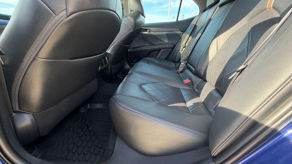 2018 Toyota Camry XLE - Photo 17