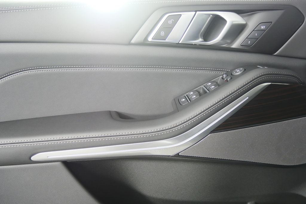 Thumbnail: 2026 BMW X5 - 9