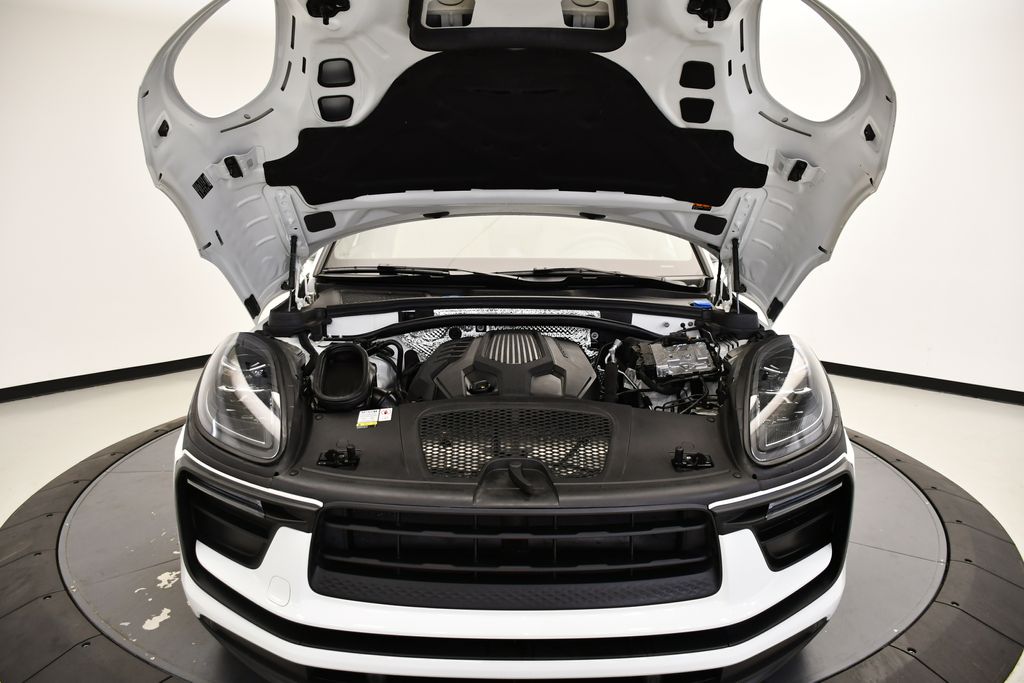 Thumbnail: 2022 Porsche Macan - 13