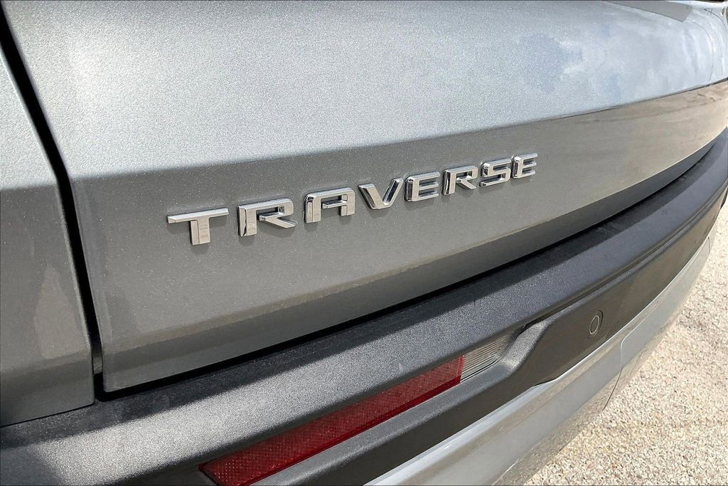 Used 2025 Chevrolet Traverse LT 4D Sport Utility