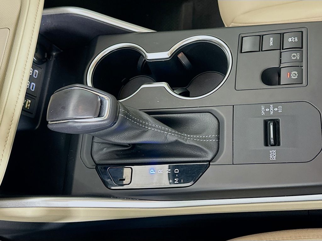 Thumbnail: 2023 Toyota Highlander - 17