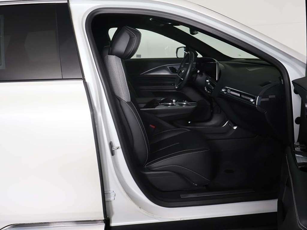Used 2024 White Cadillac Tech image 28