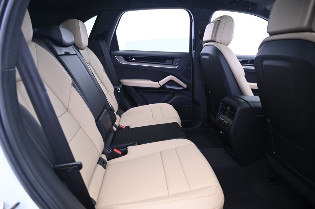 Thumbnail: 2025 Porsche Cayenne - 18