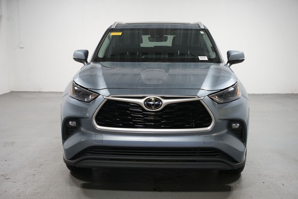 Thumbnail: 2022 Toyota Highlander - 2