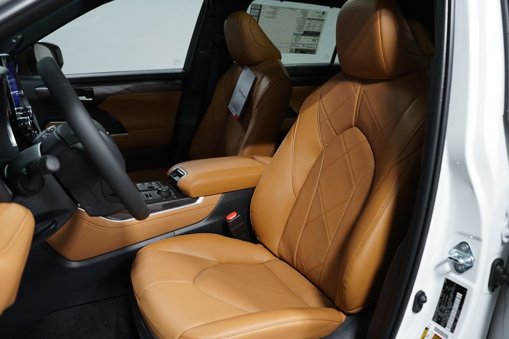 Thumbnail: 2026 Toyota Highlander - 31