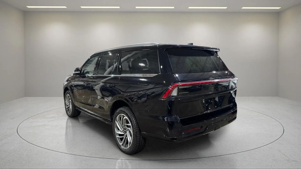 Certified Used 2025 Infinite Black Metallic Clearcoat Lincoln Reserve image 15