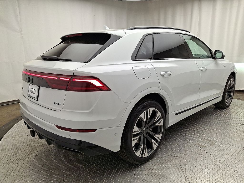 Thumbnail: 2026 Audi Q8 - 3