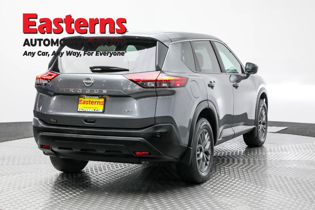Used 2023 Gray Nissan S image 5
