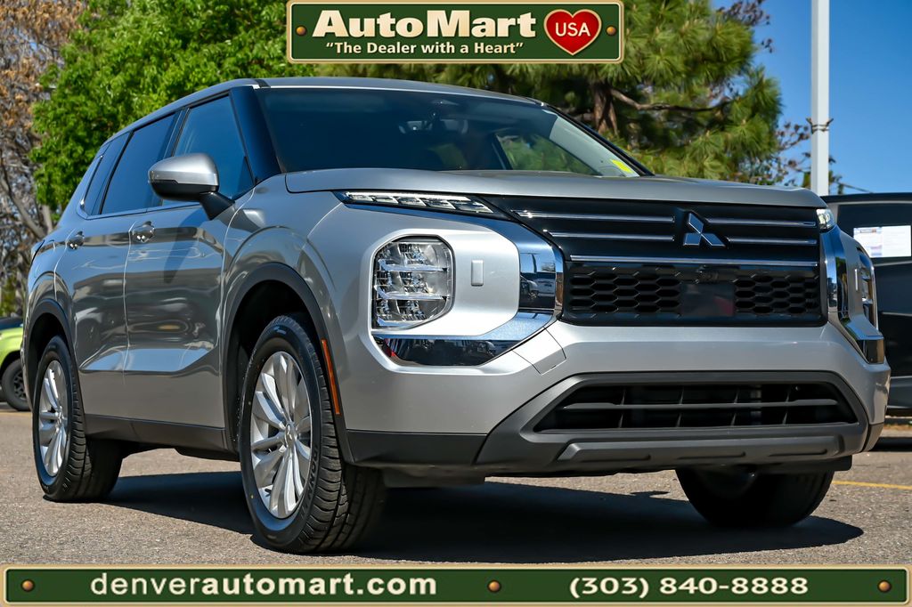 Silver 2025 Mitsubishi Outlander ES FWD SUV / Crossover Front-Wheel Drive Continuously Variable Transmission
