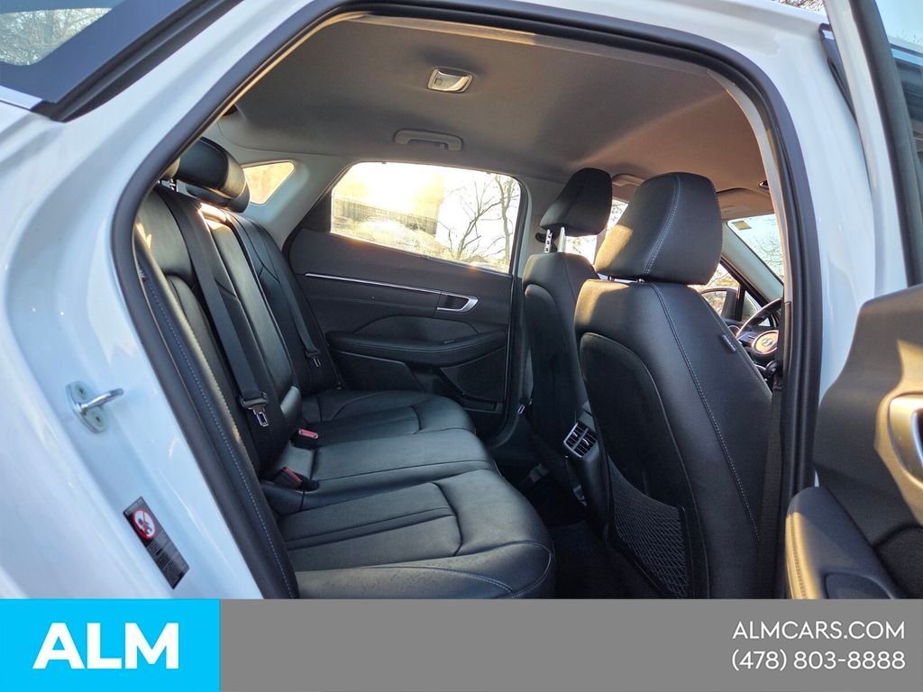 Used 2022 White Hyundai Limited image 18