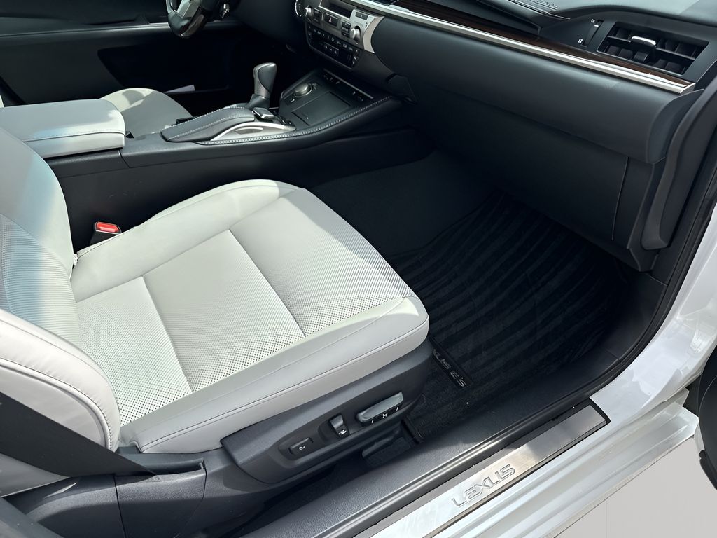 Used Car 2017 Lexus Es  350 For Sale Under $30,000 In Austin, Texas