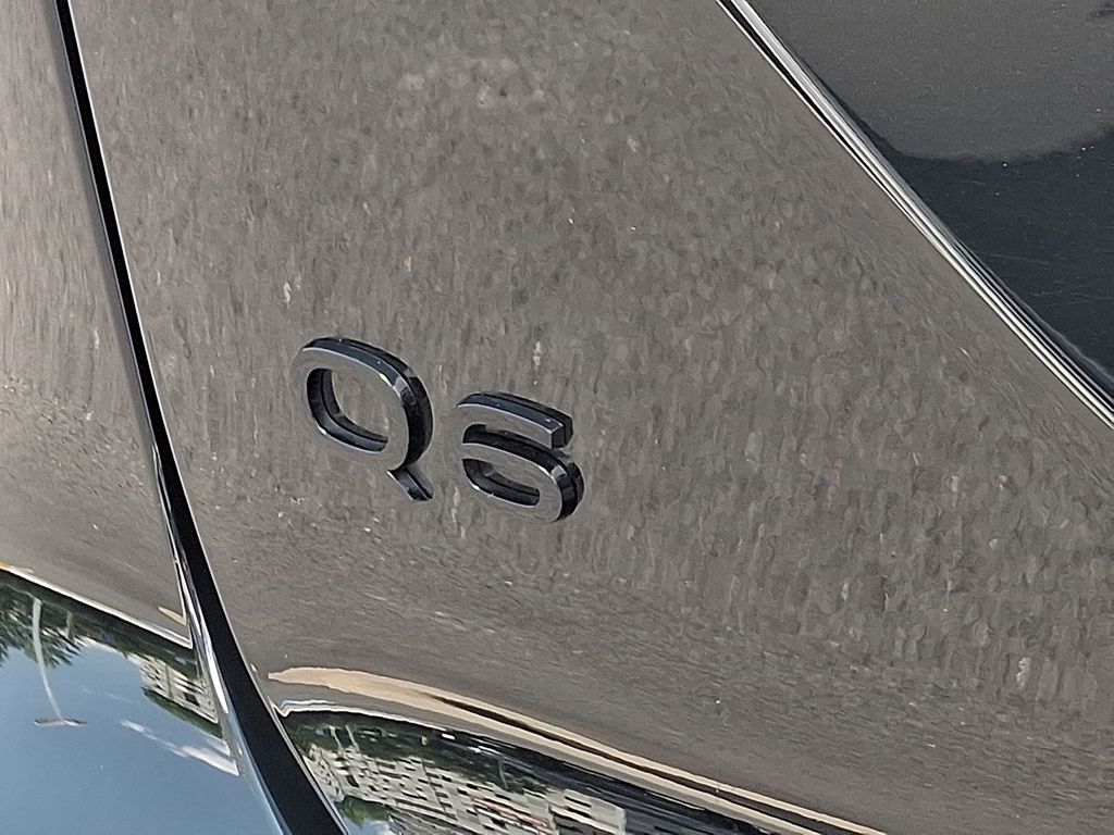 Thumbnail: 2025 Audi Q6 e-tron - 29