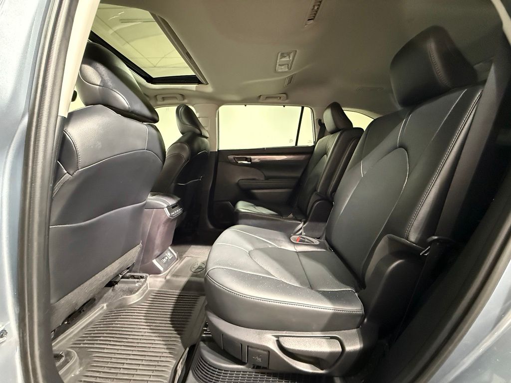 Thumbnail: 2021 Toyota Highlander - 20