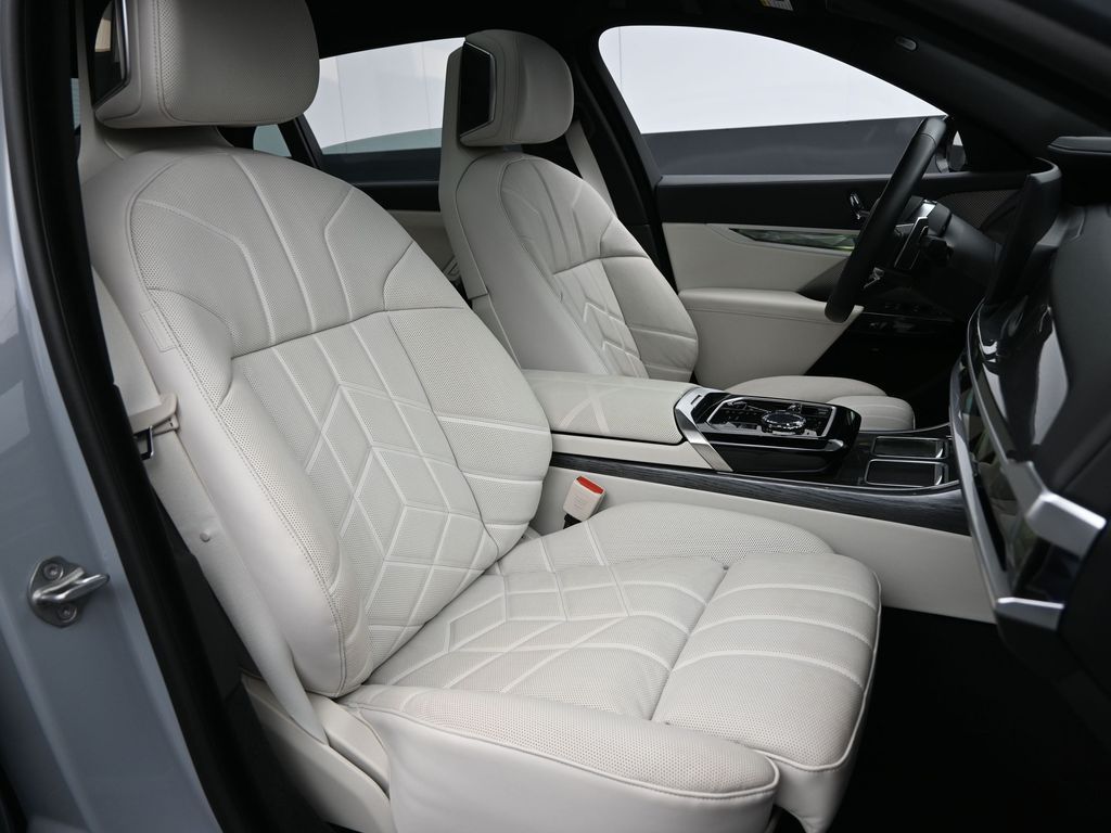 2024 BMW 760i xDrive