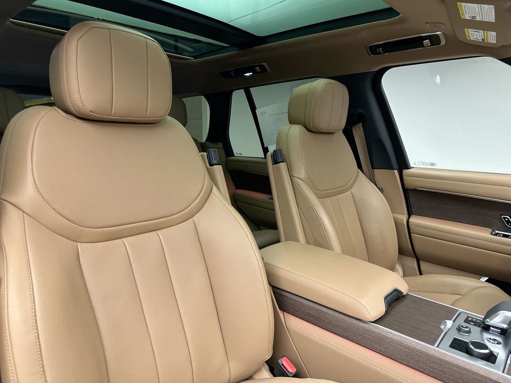 2023 Land Rover Range Rover SE 16
