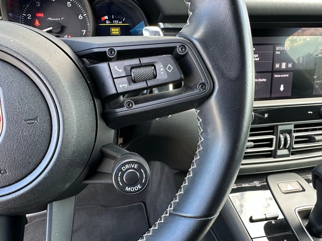 Thumbnail: 2023 Porsche Macan - 17