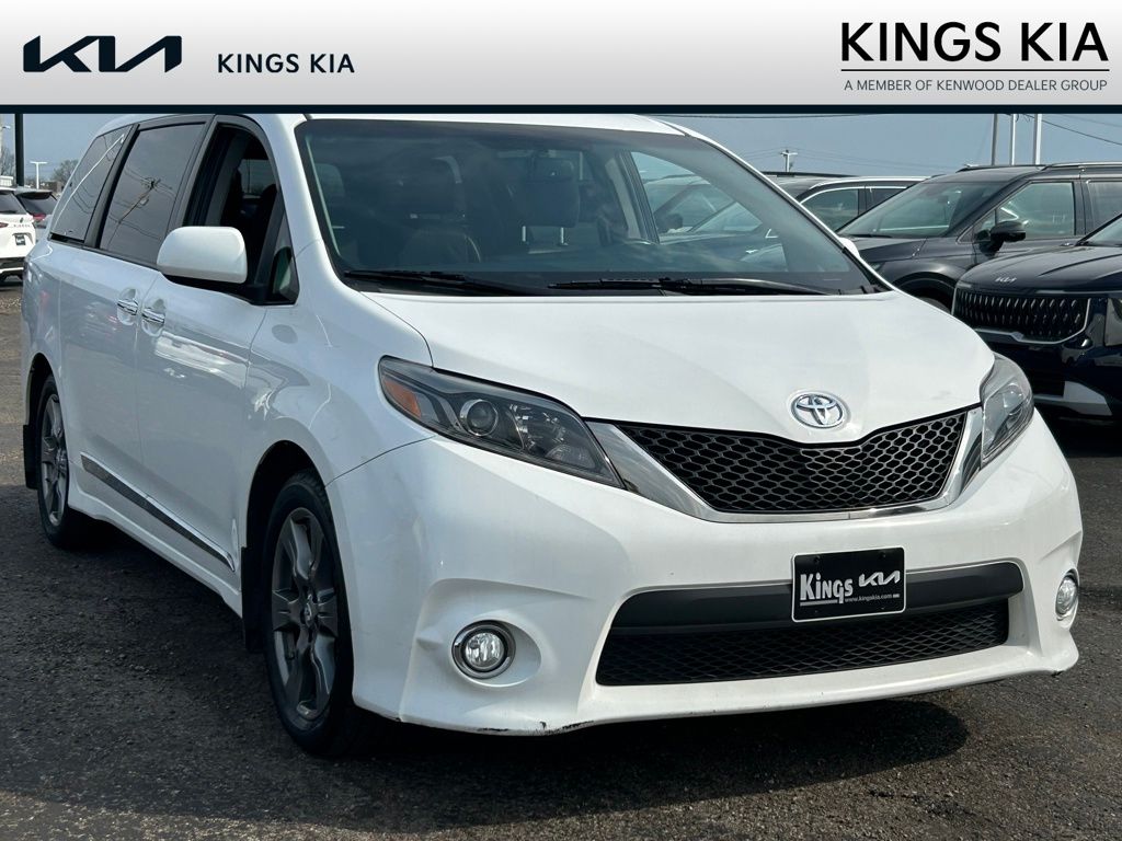 2017 Toyota Sienna SE 8-Passenger FWD Minivan Front-Wheel Drive 8-Speed Automatic