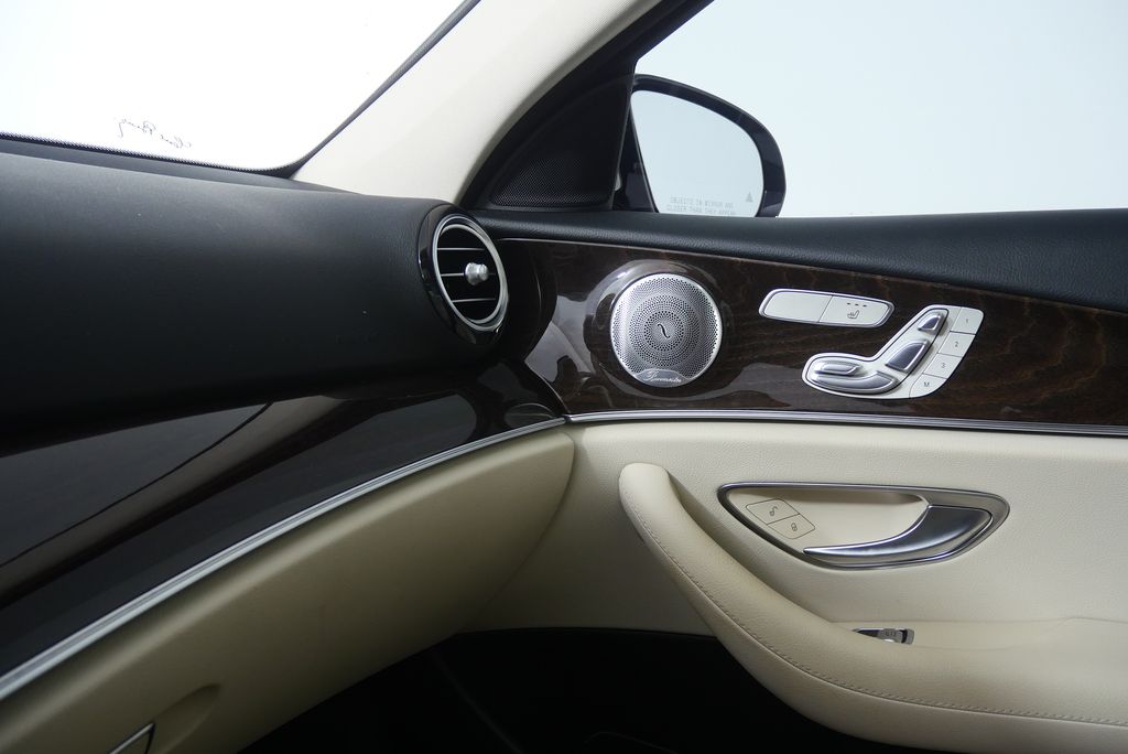 Thumbnail: 2020 Mercedes-Benz E-Class - 27