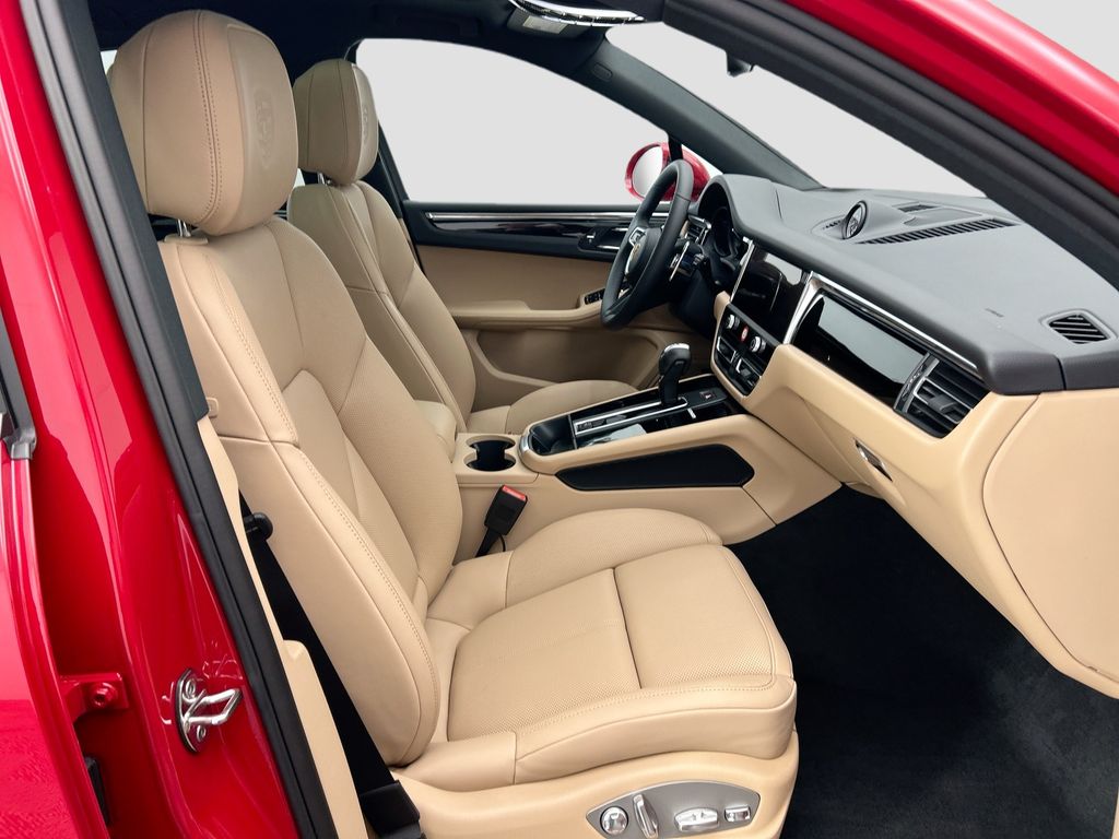 Thumbnail: 2026 Porsche Macan - 22