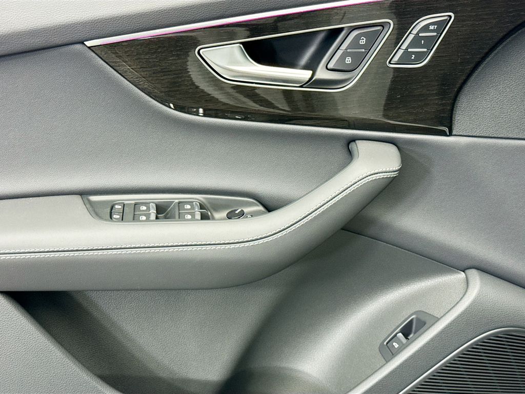 Thumbnail: 2026 Audi Q7 - 22