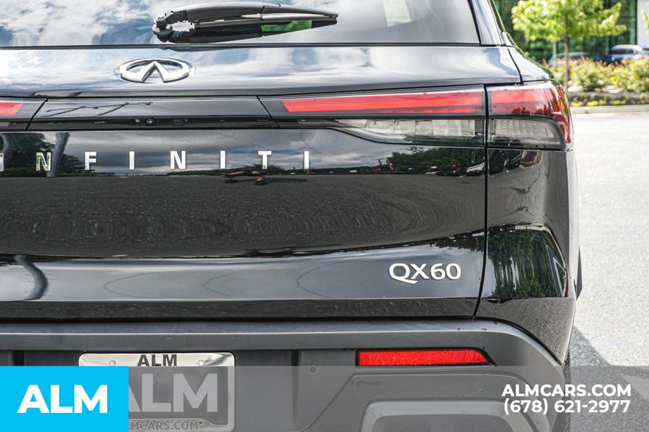 Used 2022 Black INFINITI LUXE image 13