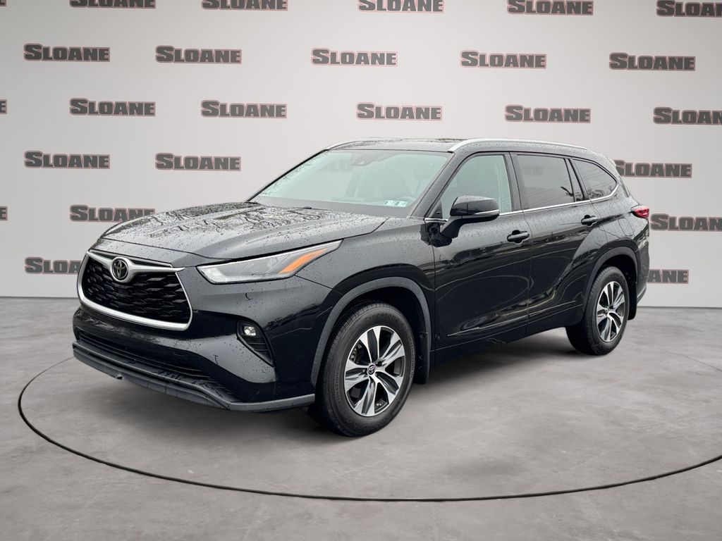 2022 Toyota Highlander XLE AWD