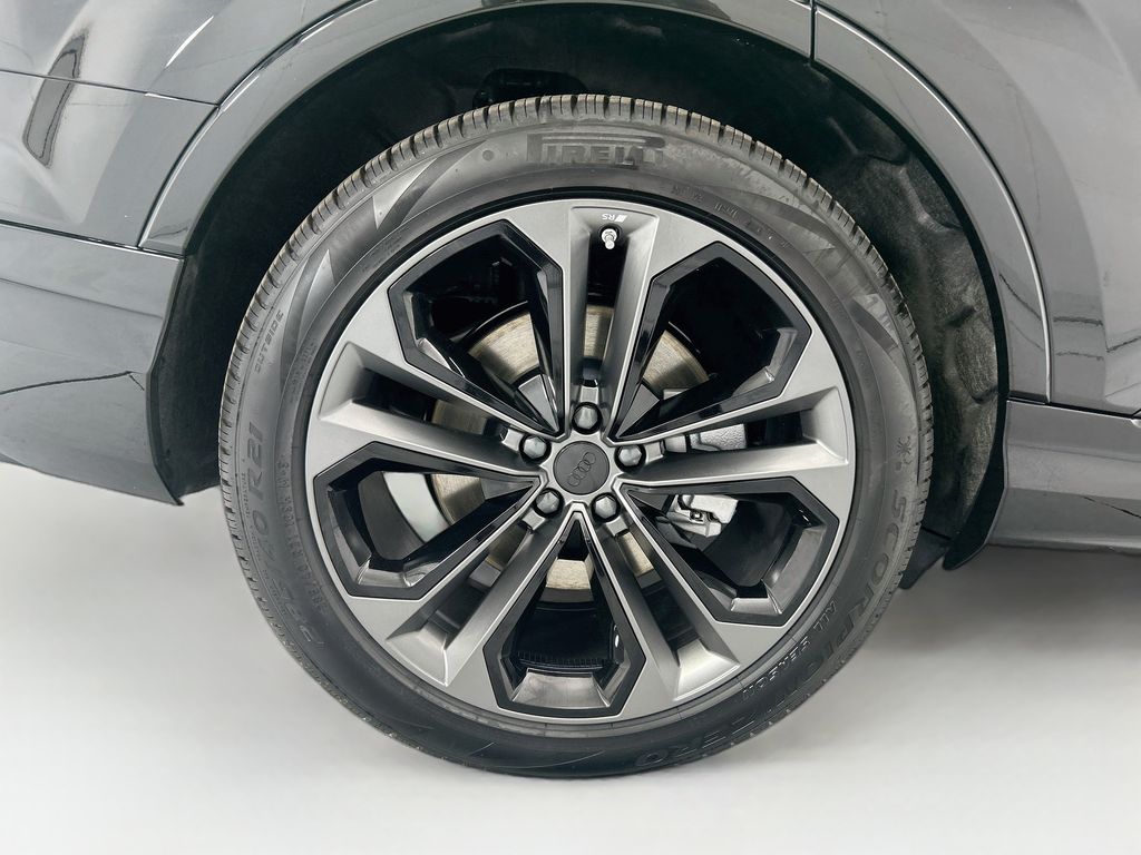 Thumbnail: 2026 Audi Q7 - 32
