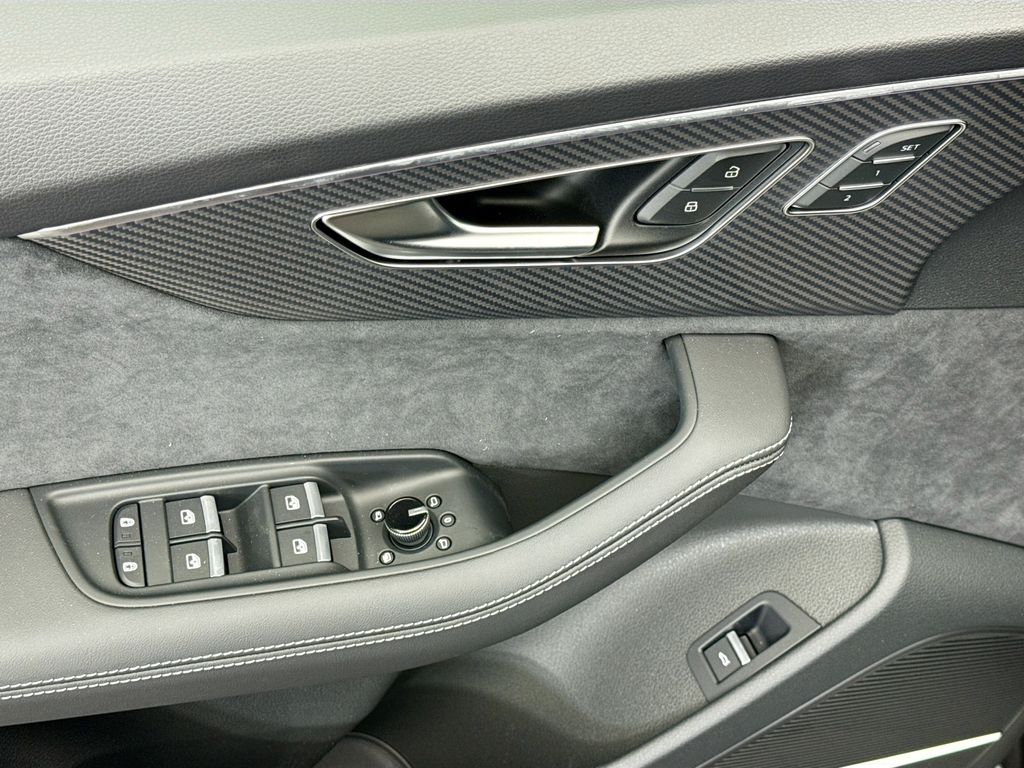 Thumbnail: 2026 Audi SQ7 - 22