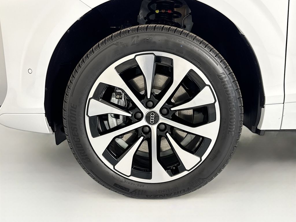 Thumbnail: 2026 Audi Q3 - 32