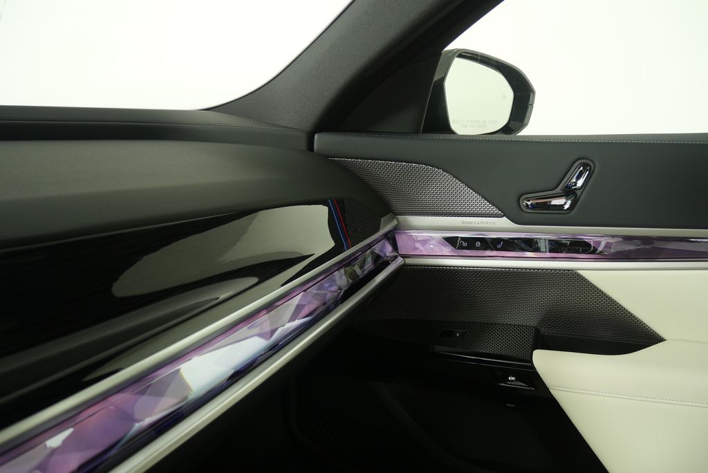 Thumbnail: 2026 BMW 7 Series - 26