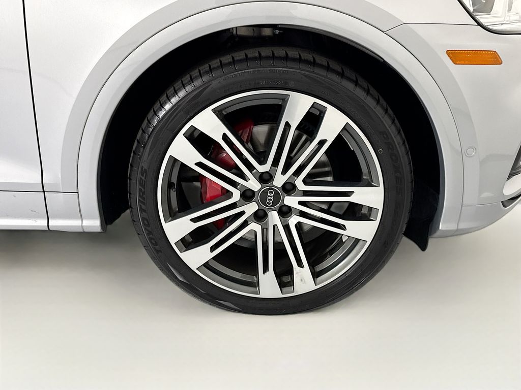 Thumbnail: 2020 Audi SQ5 - 32