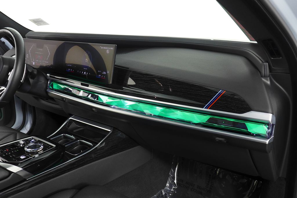 Thumbnail: 2024 BMW 7 Series - 10