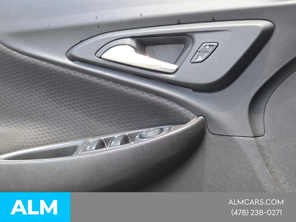 Used 2023 Gray Chevrolet LT image 29