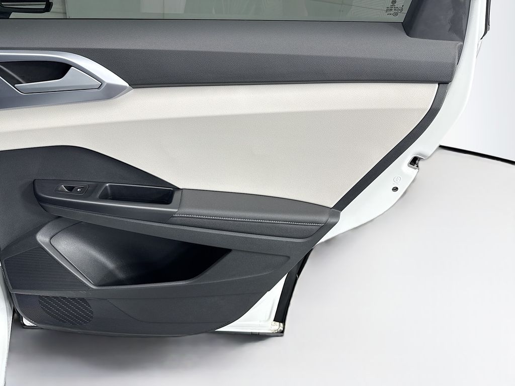 Thumbnail: 2025 Volkswagen Taos - 25