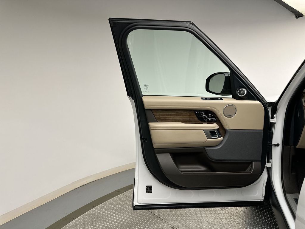 Thumbnail: 2019 Land Rover Range Rover - 9