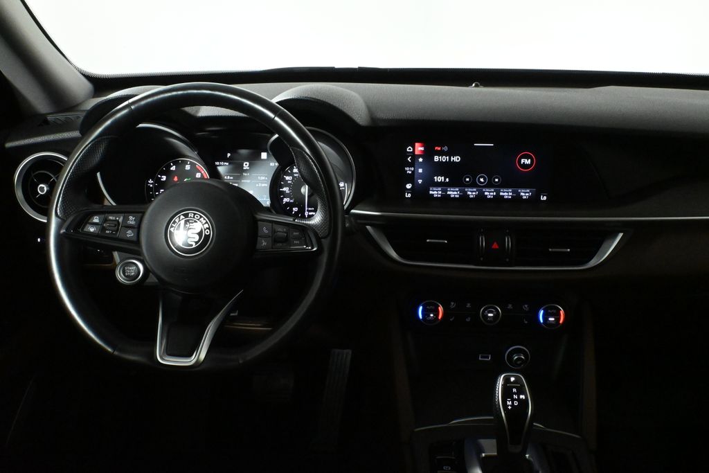 2021 Alfa Romeo Stelvio  18